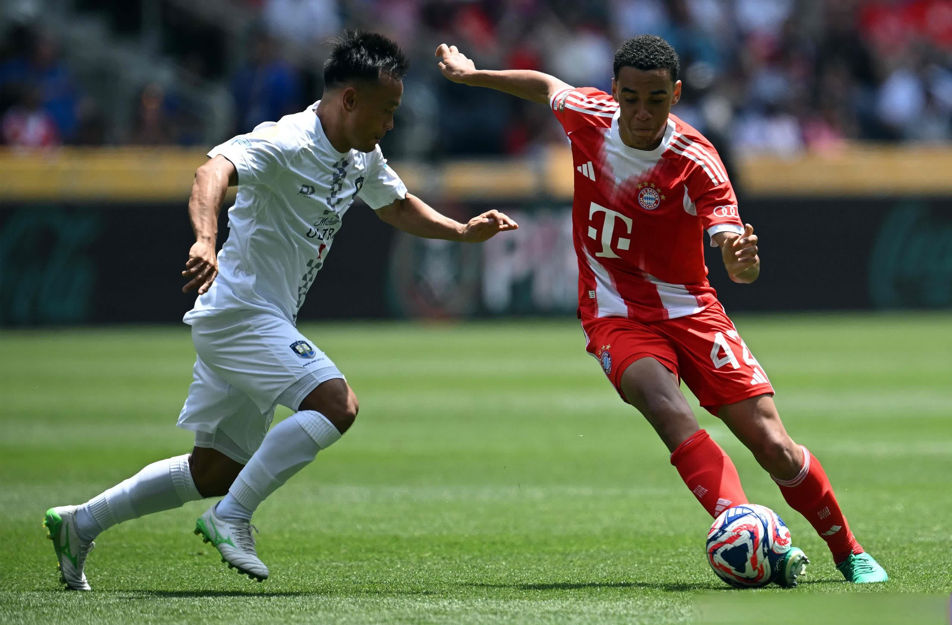 包含赛前体能课后，门兴格拉德巴赫再遭质疑备战意大利杯，话题不断，赛季目标并未改变的词条