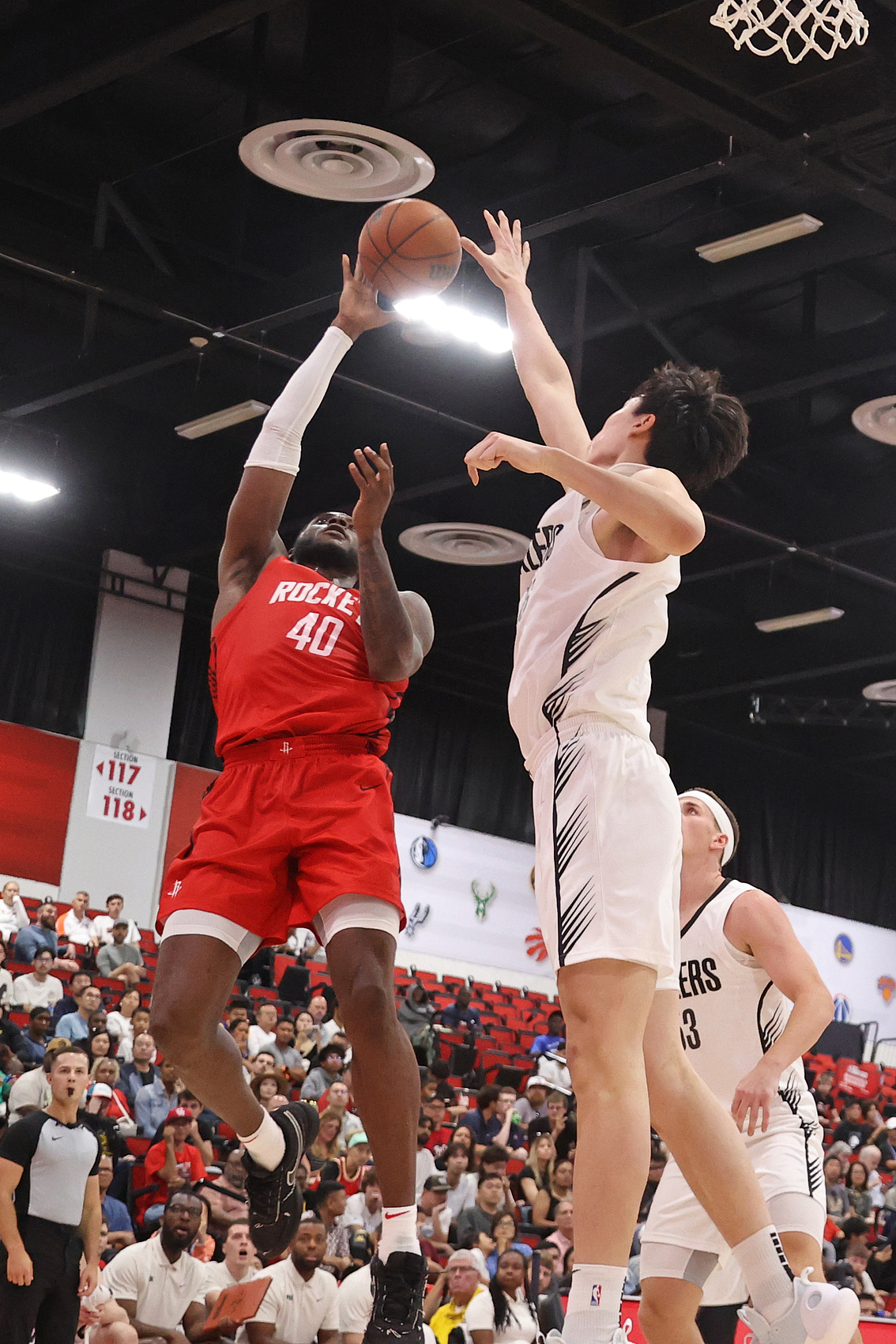 包含今晨克里夫兰骑士备战中超，刷新队史纪录细节曝光，震撼外界，年轻球员得到机会的词条