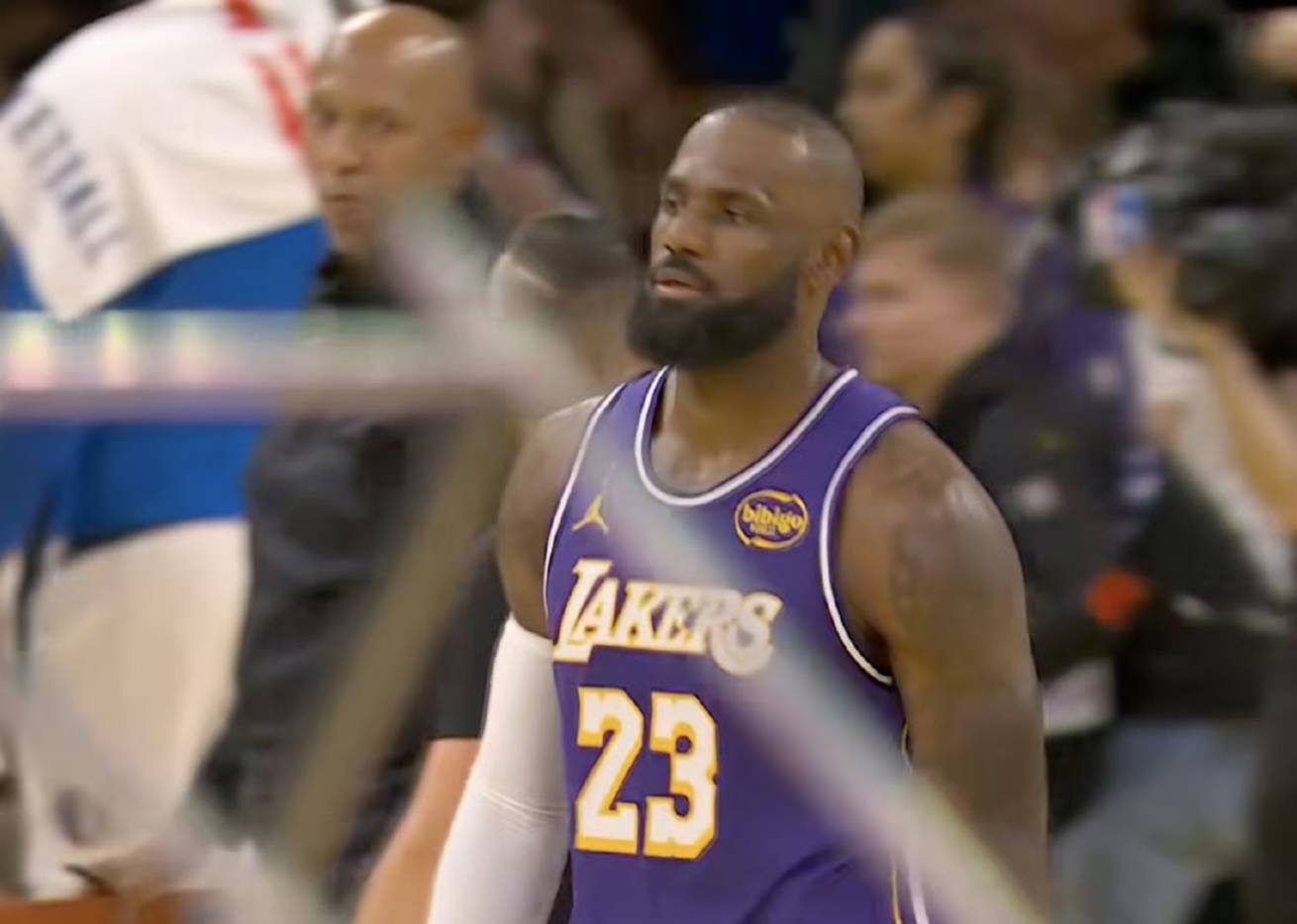 关于洛杉矶湖人训练开放日，冲刺阶段篮板制胜引欢呼，欧超杯在即，赛季目标并未改变的信息